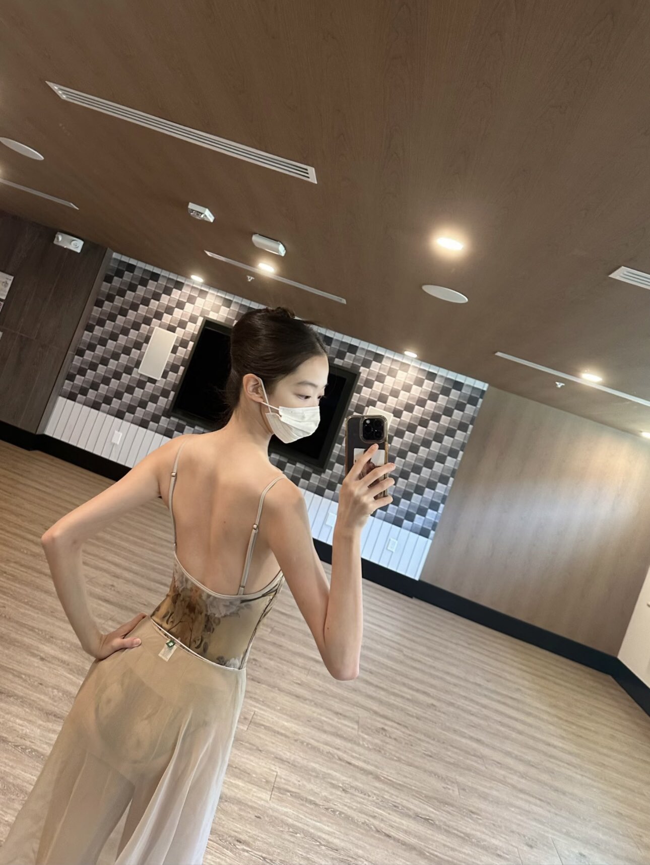 舞蹈的女生